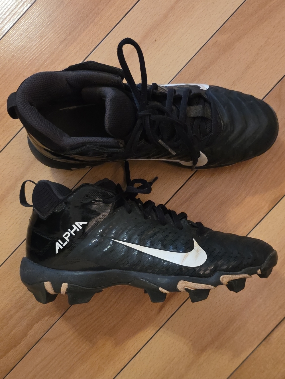 Nike Kids' Black and White Alpha Cleats